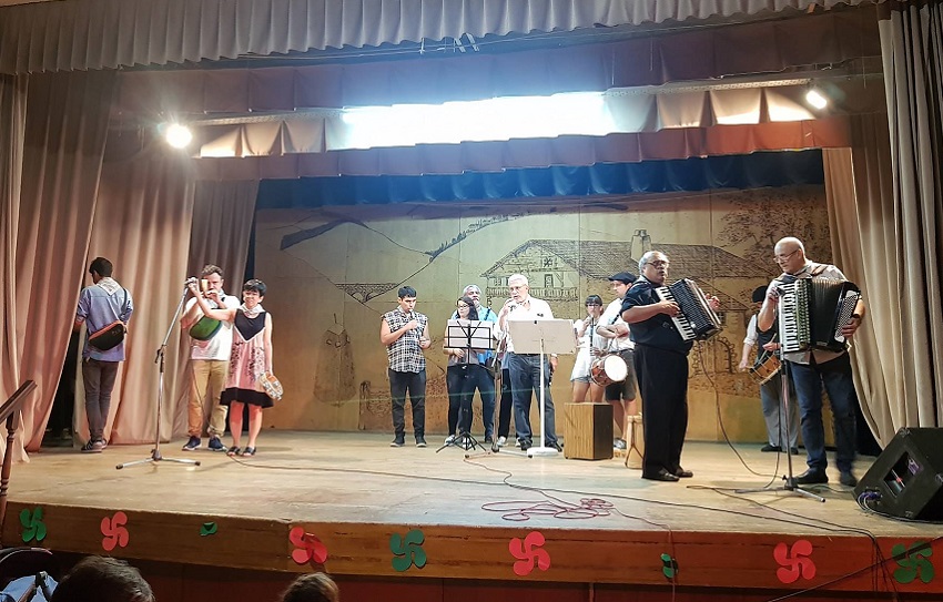 Música en vivo en el Jaialdi de Mar del Plata