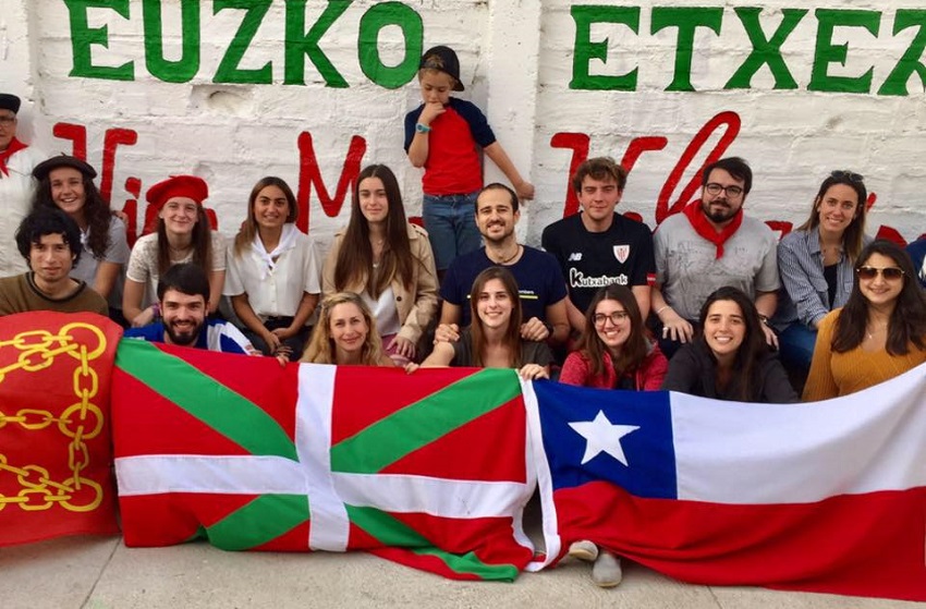 Before the pandemic, members of the Euzko Etxea on the clubhouse patio