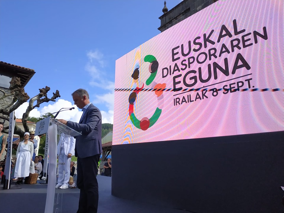 "Fuimos acogidos, debemos acoger", aseveró Iñigo Urkullu a los reunidos en Ispaster en el Día de la Diáspora Vasca 2019