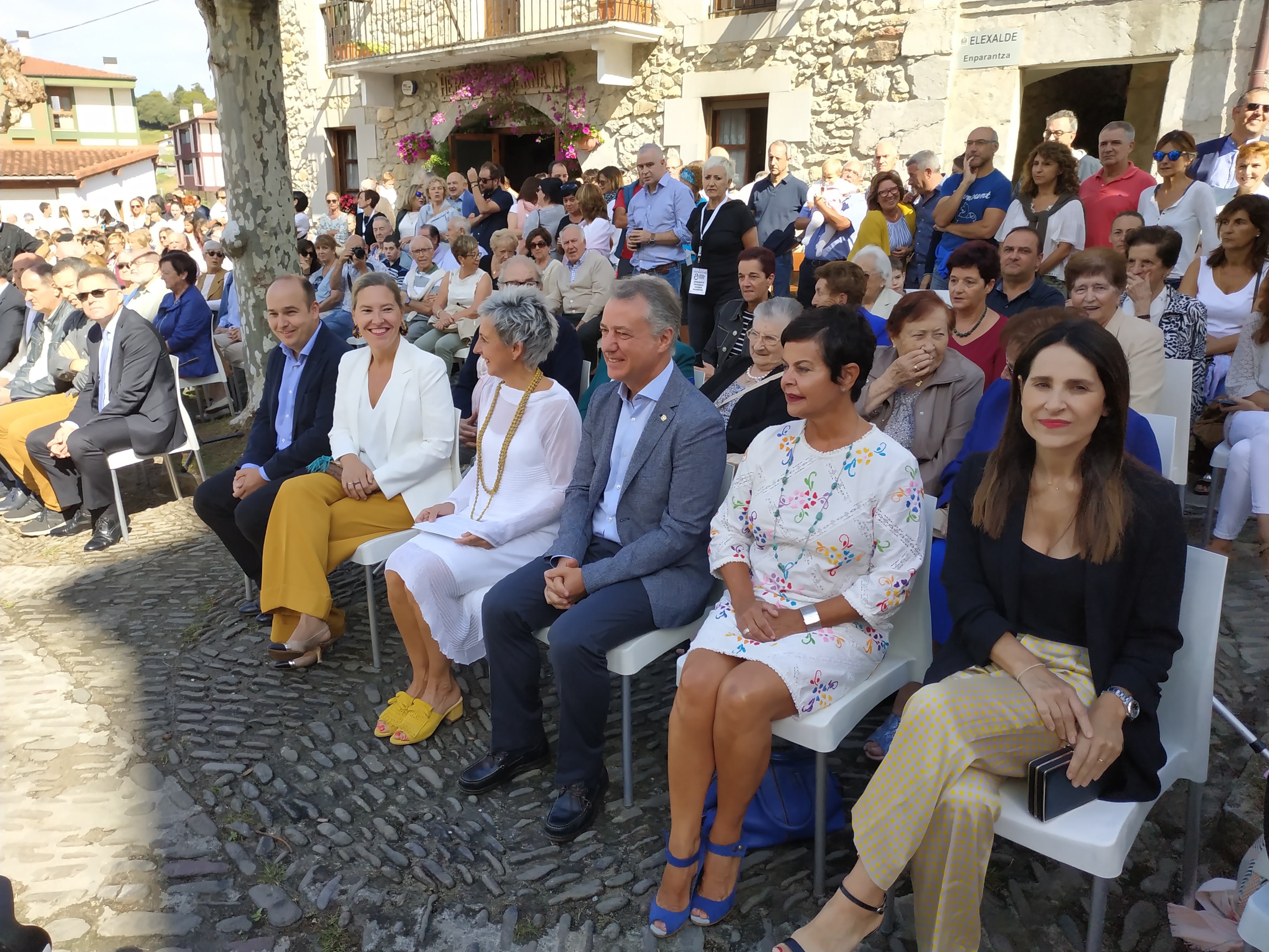 Lehendakari y autoridades presentes