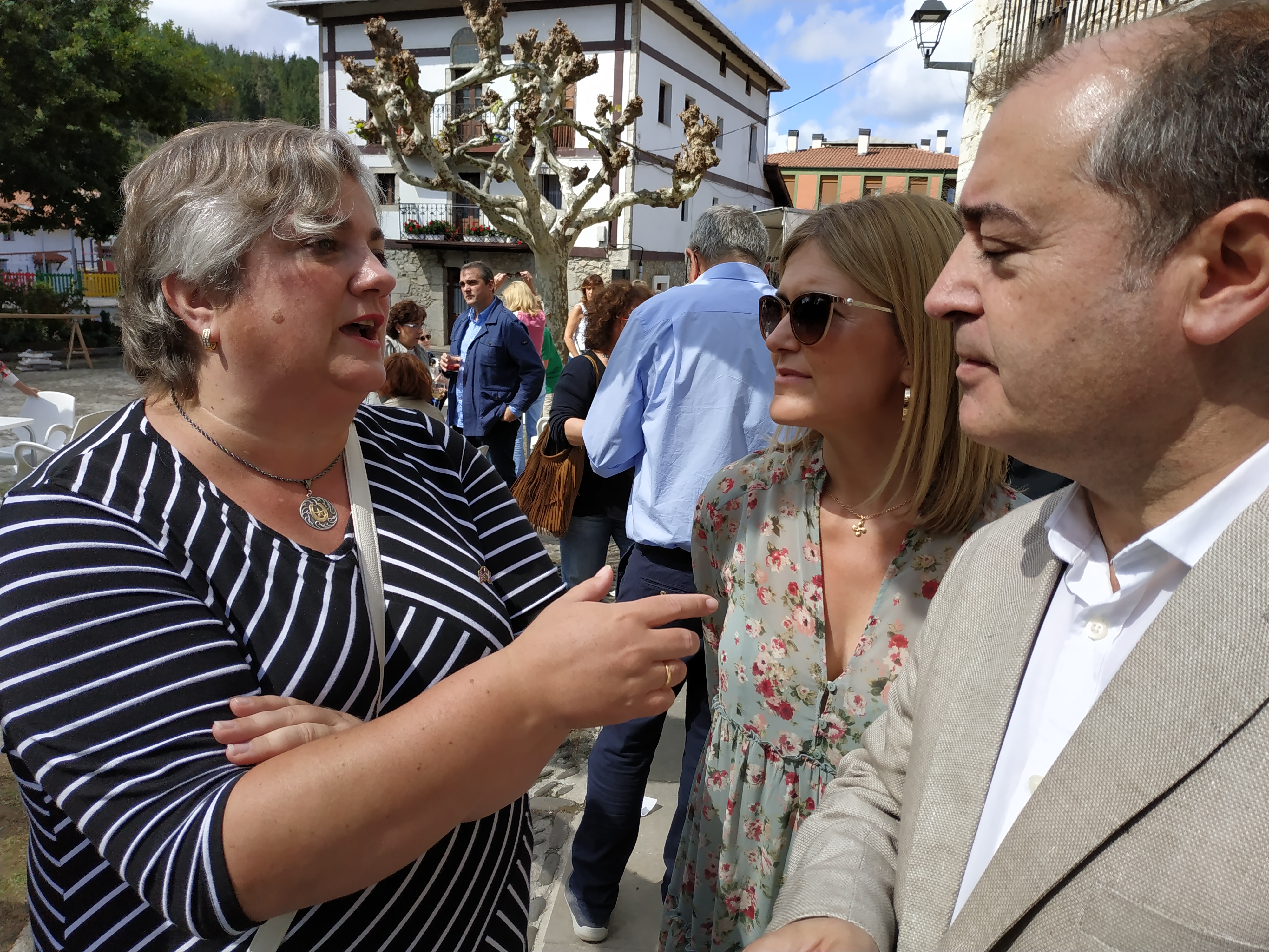 Laura Igantzi and Joseba Altube talking