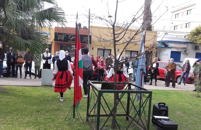 Ceremonia en la Plaza central de Gral. Rodríguez