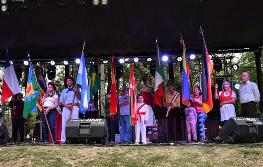 Arrecifeseko Francisco Barber banderaduna, euskal gizataldearen ordezkari (argazkia San Pedroko Udala)