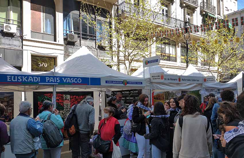 Stand del Gobierno Vasco y del Gobierno Navarro