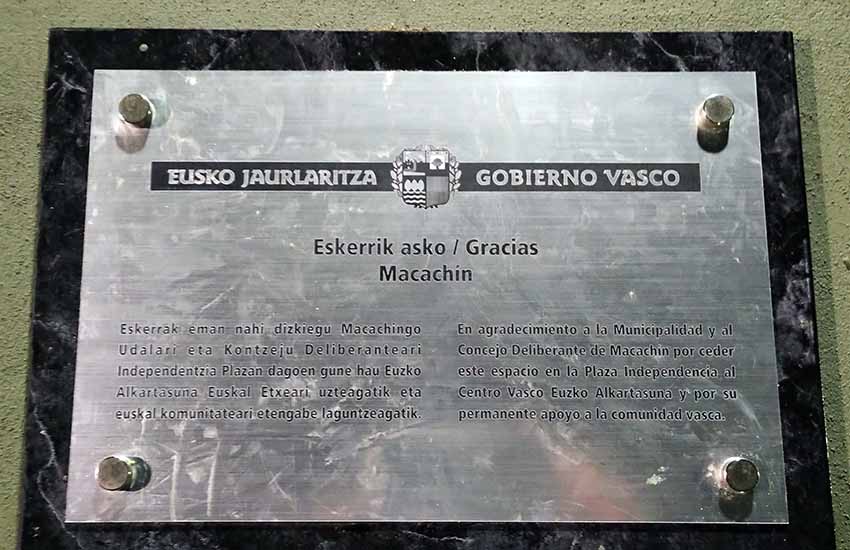 Placa conmemorativa del Gobierno Vasco