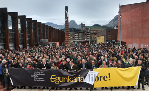 2009 Concentración de apoyo a Egunkaria