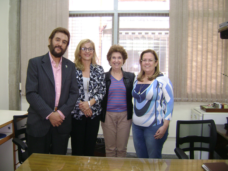 Oskar Goitia (Casa Basco-Brasileira), Aizpea Goenaga (Etxepare) y otras dos participantes en la visita (foto Casa Basco Brasileira Sao Paulo)
