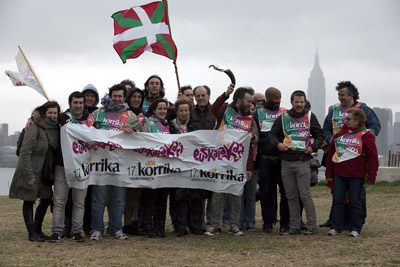 Basques in New York, supporting Euskera and Korrika despite the bad weather (photoNYBasque club)