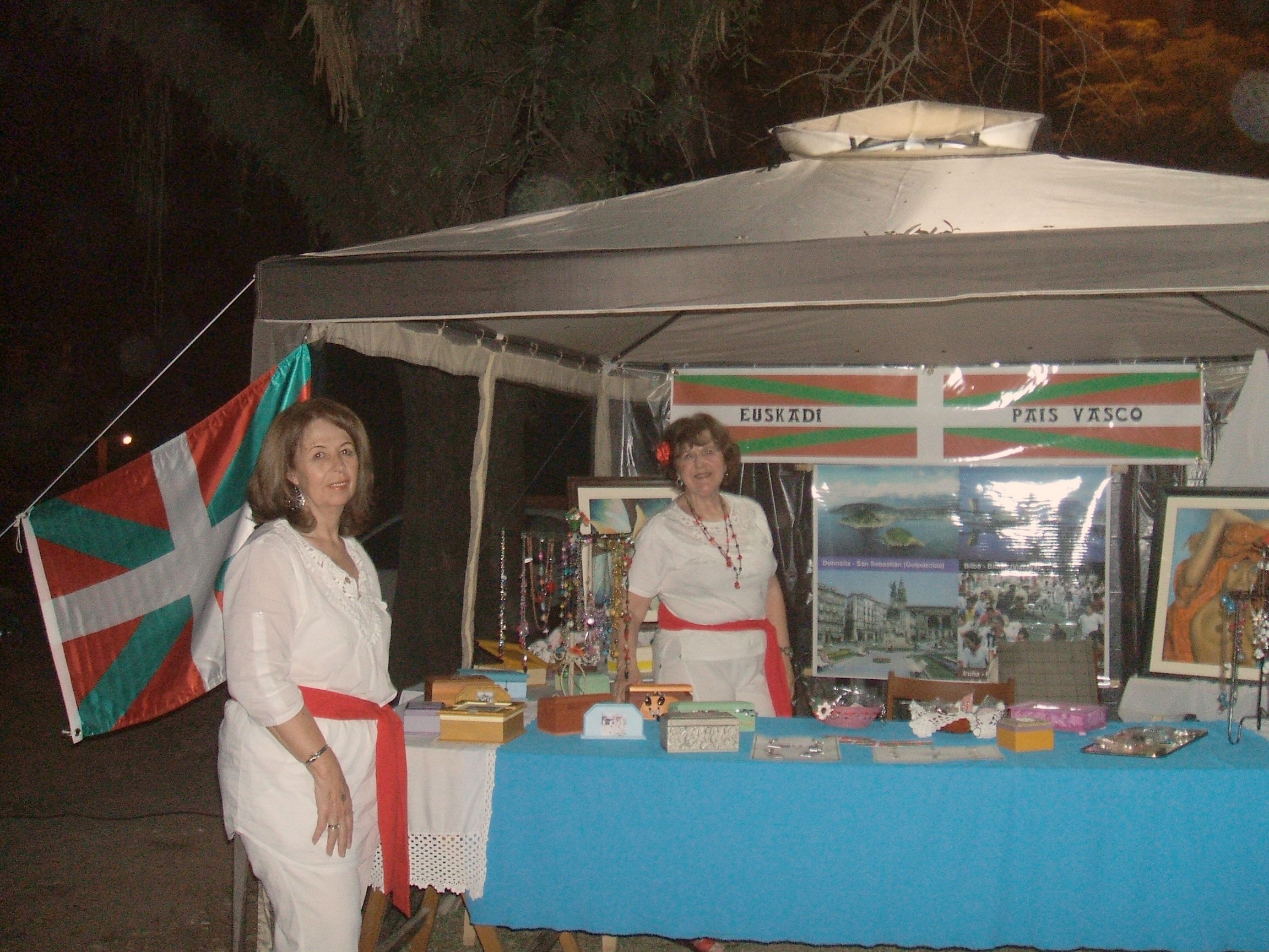 Integrantes de la Asociación Vasca de Tucumán en la Feria de Colectividades de Yerba Buena