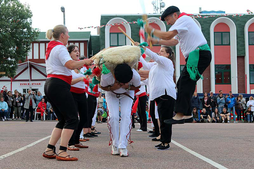 Dance performance during the last Basque festival in St. Pierre in August (photoEE)