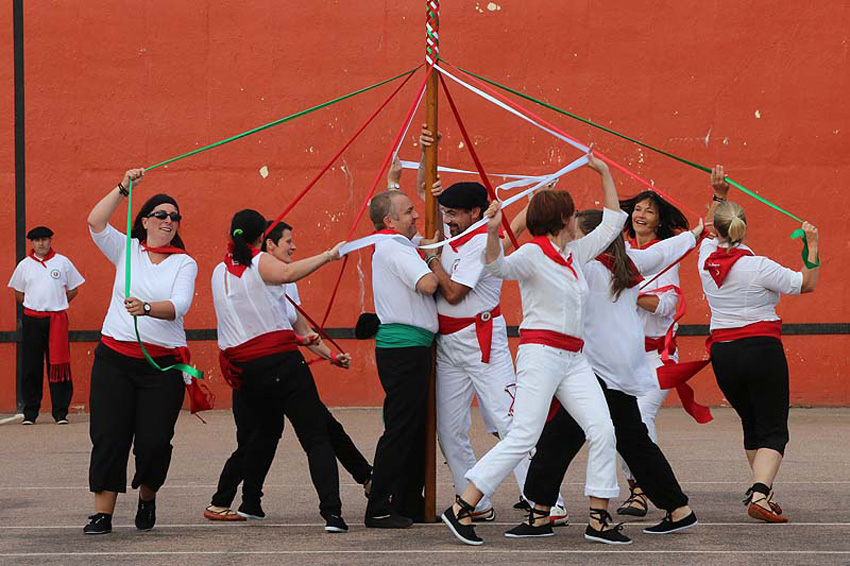 Basque dances in Saint Pierre