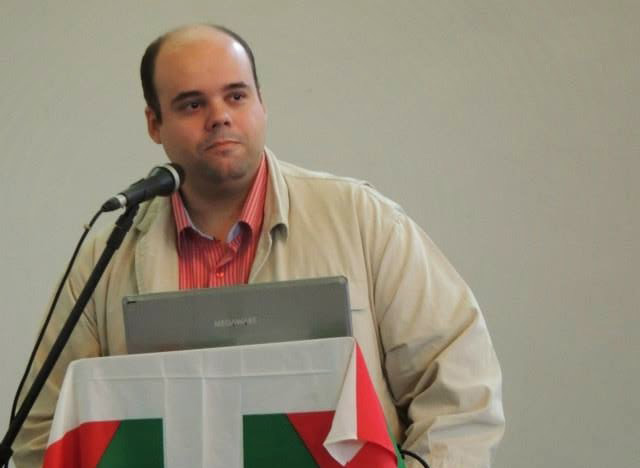 El genealogista Diego Moreira Larrabeiti, en el Congreso de Cultura Vasco Brasileña 2014 del Centro Vasco de Rio Grande do Sul (foto Centro Vasco Rio Grande do Sul)