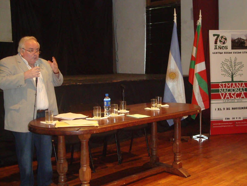 Carlos Irisarri talked about past and present of the Basque literature