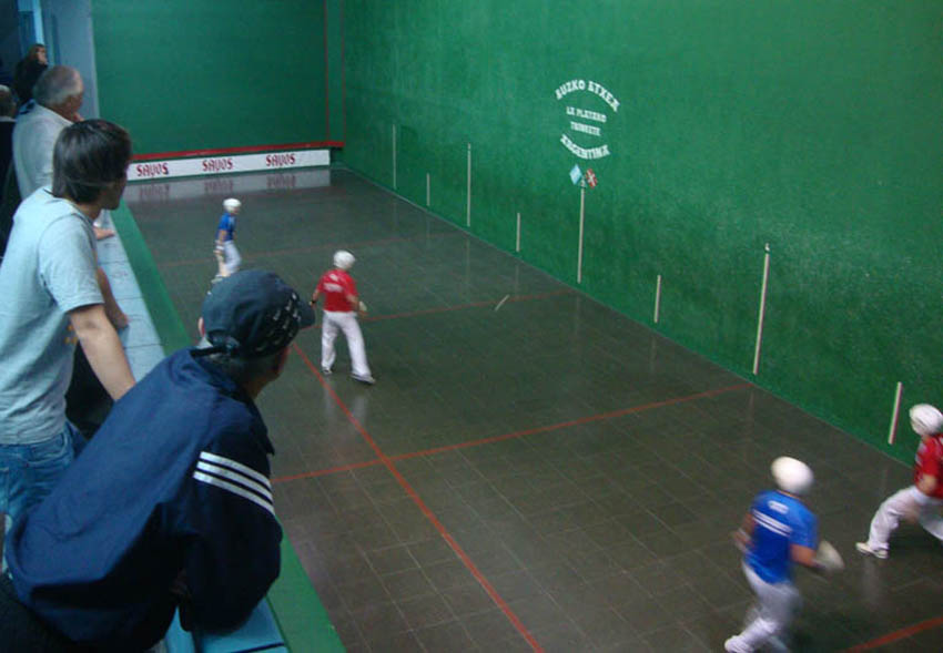 Basque pelota games every day at the Basque National Week