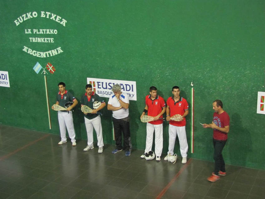 Exhibition of xare, and old new type of Basque handball game