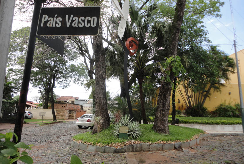 Homage and sculture dedicated to Gernika in Asuncion, Basque Country Street