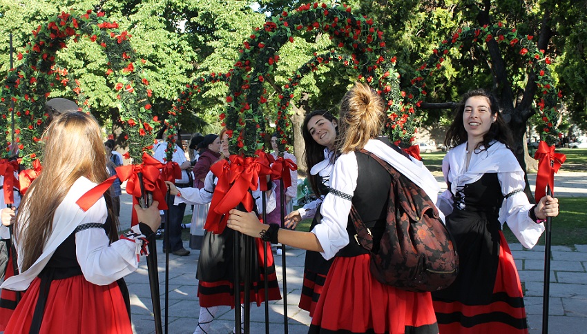 Getting ready for  the kalejira through the streets of La Plata