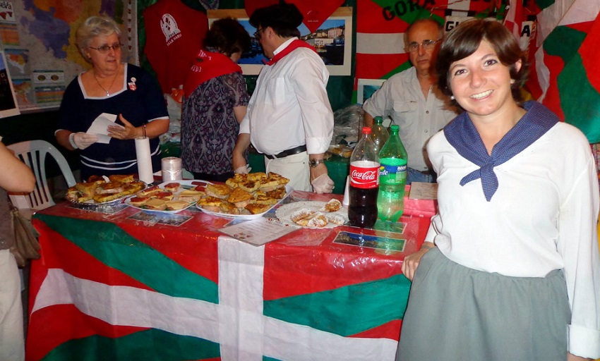 Cultura vasca y platos típicos en el stand del Gure Txokoa (foto EE)