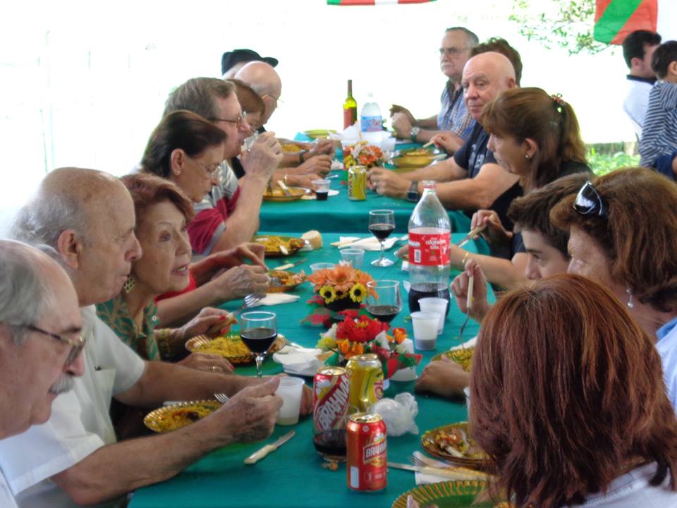 Animada comida y sobremesa