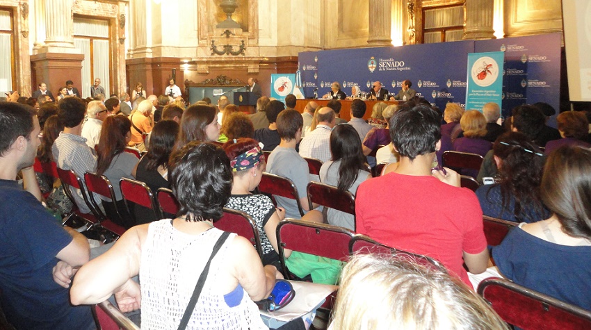 El público colmó el Salón Azul del Senado