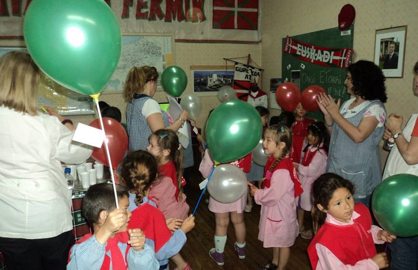 También los más pequeños azuleños participaron de las actividades del Día del Euskera