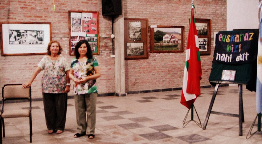 Mari Carmen and Alicia Itcea, sisters and teachers in General Rodriguez