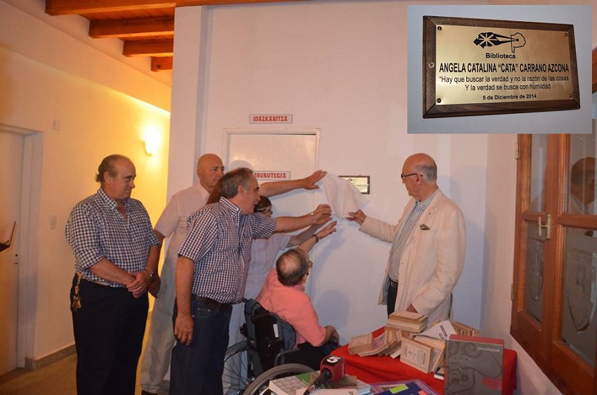 Unveiling of the plaque at the opening of the Angela Catalina Carrano Azcona library in Saladillo