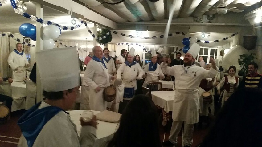 The Madrid Basque club celebrated with dinner the night before San Sebastian at the Jai Alai restaurant.  The name was prophetic, because it was a big party! (photo Madrid EE)