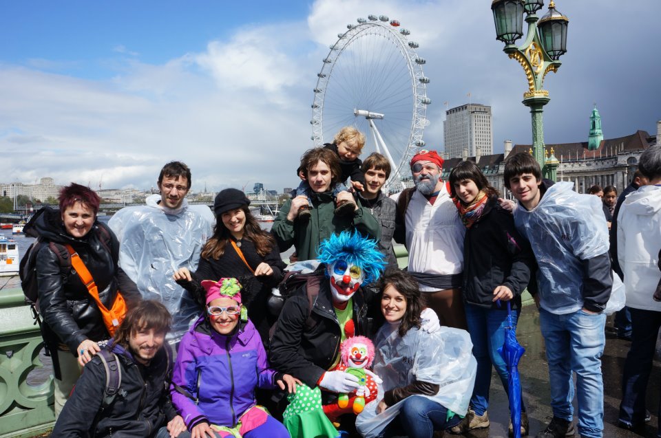 Visita del payaso Porrotx a los niños de la London Basque Society Euskal Elkartea en 2021