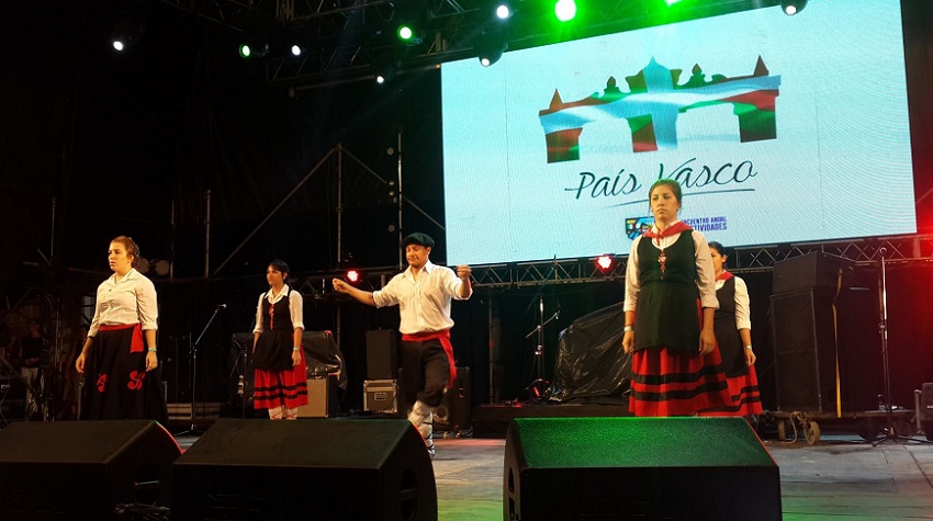 The Cordobatarrak on stage in Alta Gracia