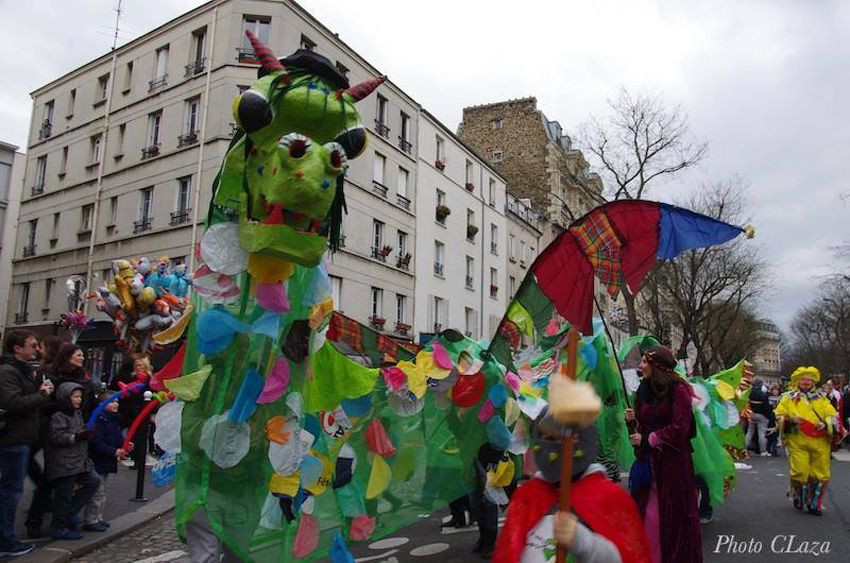 The giant dragon led the Paris Basque club’s carnival entry (photoCLaza)