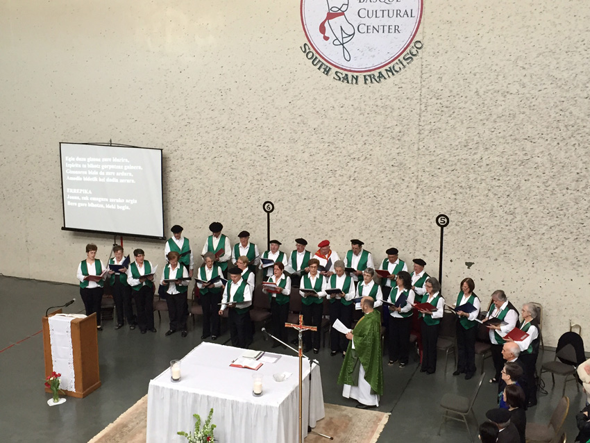 Sunday began with a Basque Mass celebrated by Aita Lastiri