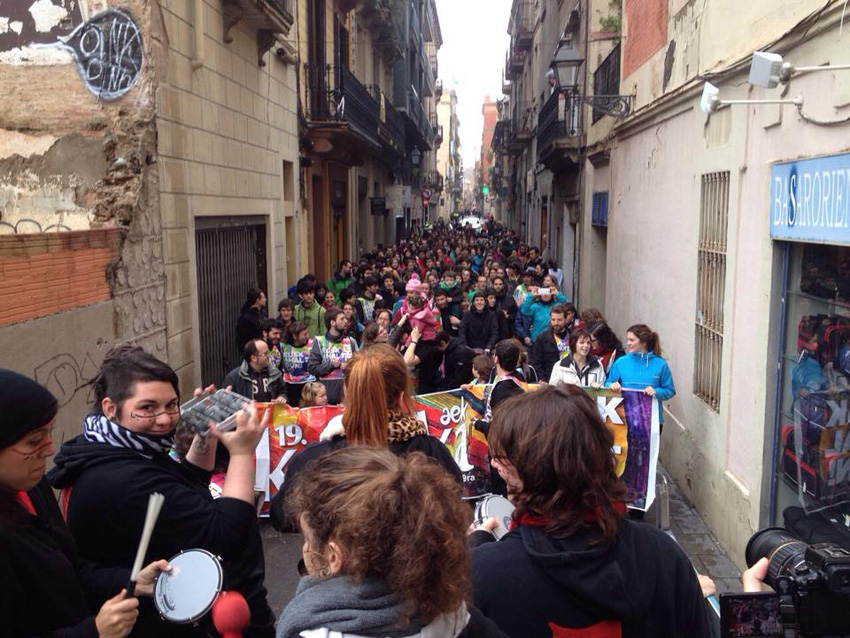 Mucha gente en la Korrika de Barcelona