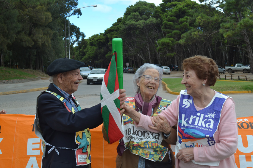 Beti gazte, always young!  The elders in Necochea in Korriak.  Jeronimo “Cholo” Sagues (left), a founding member, is 97 years old, is still working full force for the Basques in Argentina (photoNecocheaEE)