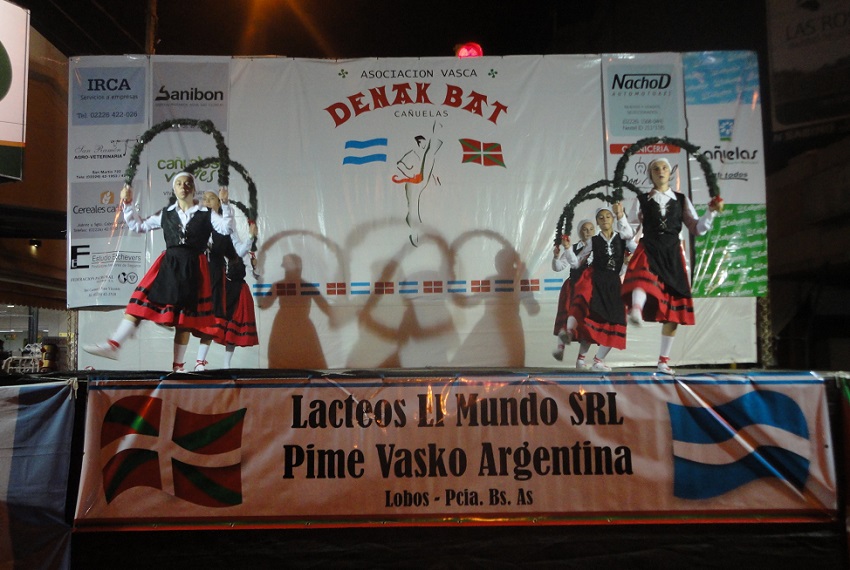 From Trenque Lauquen, the Euskal Sustraiak Basque club