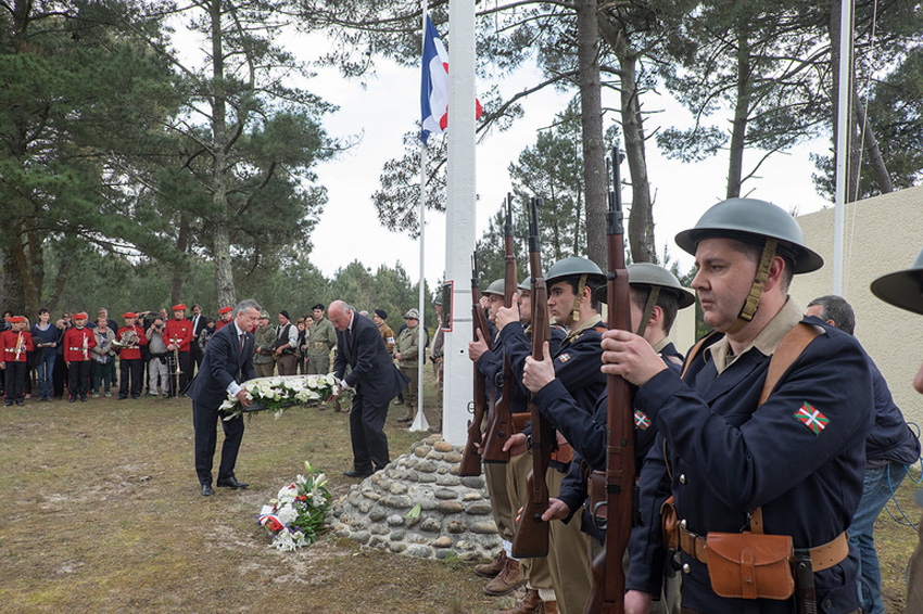 Homenaje a los gudaris caídos