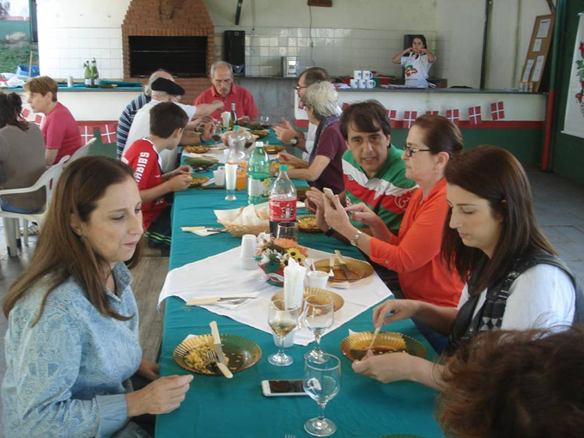 Muchos amigos en el Gernika Kuttun de Sao Paulo