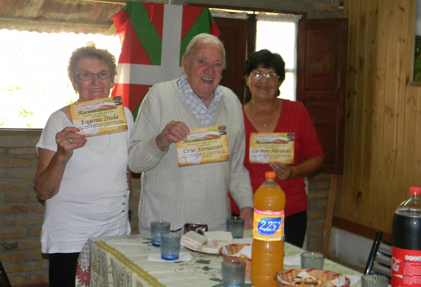 La relación entre la casa vasca y su comunidad es muy estrecha. Cada 1 de Mayo Eusko Etxea homenajea a trabajadores del pueblo (foto EE)