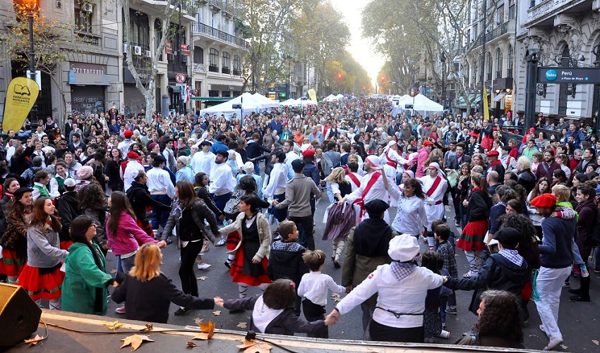 "Buenos Airesek EH ospagai" (Buenos Aires Celebra al País Vasco) aurreko edizio batean