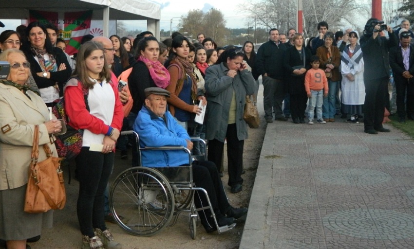 Los vecinos, presentes