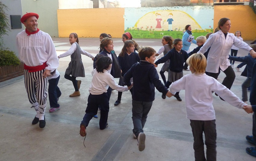 En kalejira, desde el aula hasta el patio