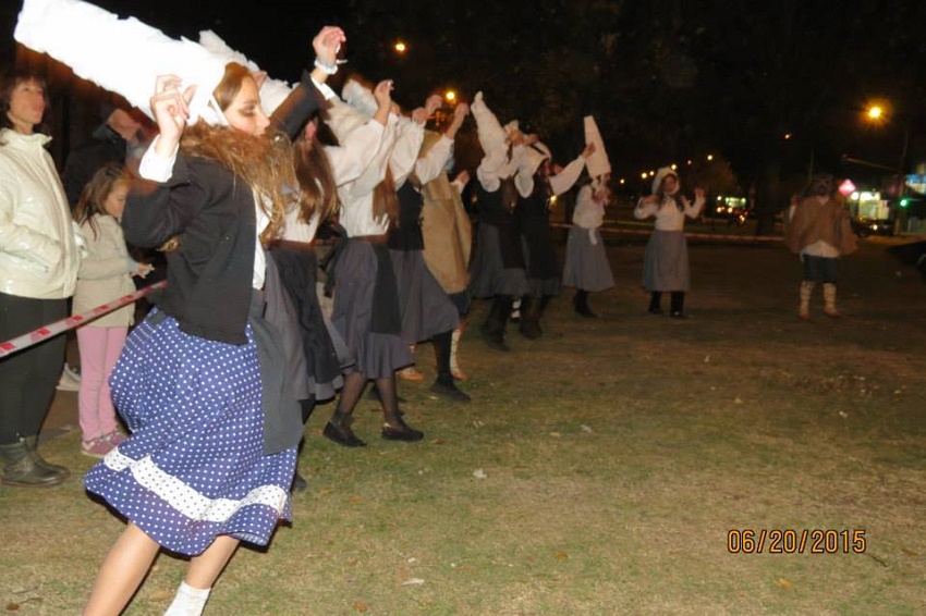 Danzas a la luz de la Fogata