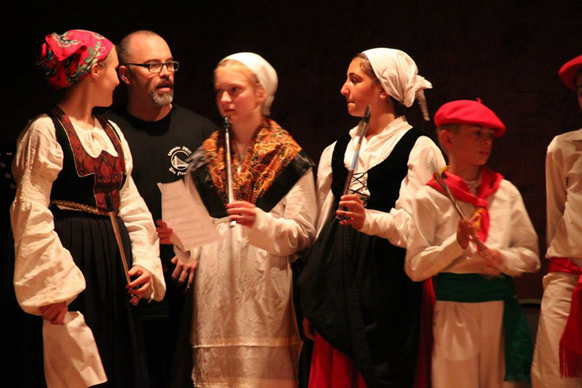 Eneko Espino and some txistu students at the final performance of Udaleku 2015 at the Basque Cultural Center of San Francisco (photo Udaleku 2015)