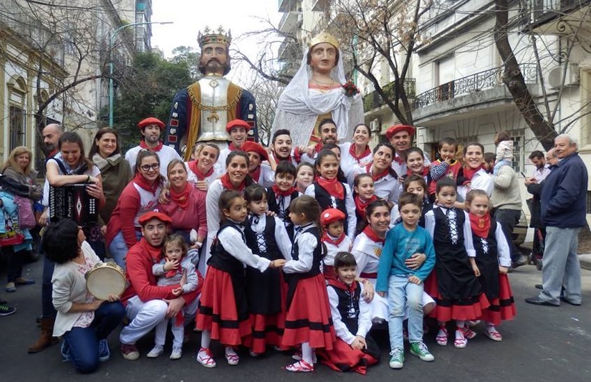 Socios y amigos del Centro Navarro de Buenos Aires celebrando Sanfermines 2015