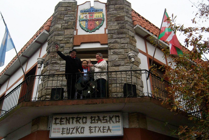 En La Plata, Txupinazo with the Mayor