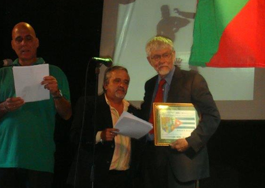 The Basque club of Cuba named North American anthropologist and euskaltzale and prominent scholar in the Basque Diaspora, William Douglass, as an honorary member