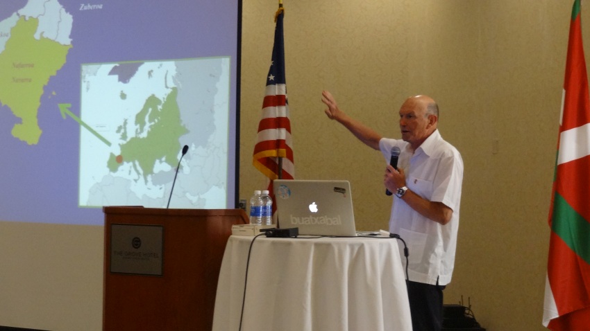 Lehendakari Ibarretxe during his talk at the “Together or Nothing at All,” conference in Boise (photoEuskalKultura.com)