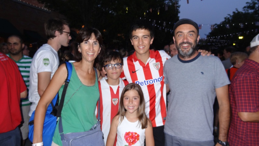 La familia al completo desde Euskal Herria