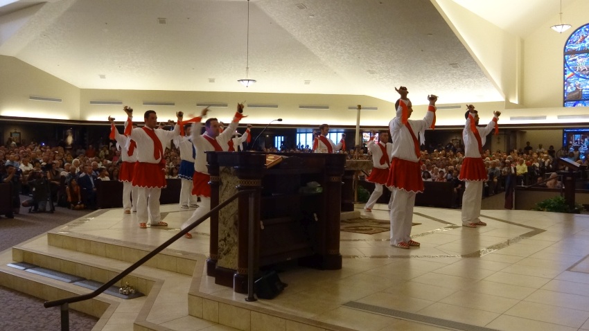 Bailes vascos en el altar