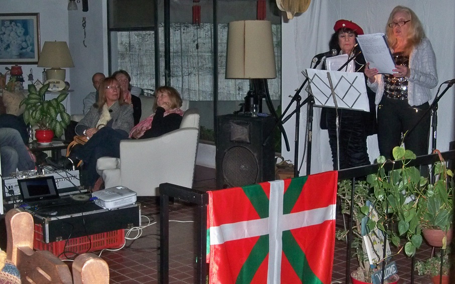 Presentation of the book “Nuestros Aitonas,” that took place on July 23 at the Hotel Edelweiss